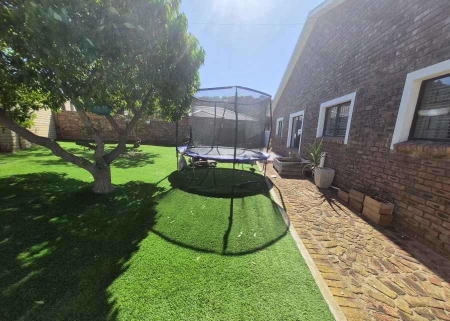 5 Bedroom Property for Sale in Dana Bay Western Cape